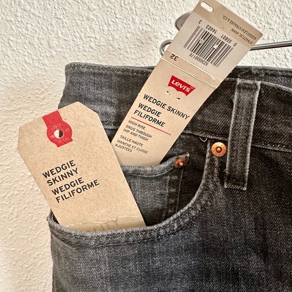 NWT • Levi’s • Wedgie Skinny Jeans - Picture 3 of 4